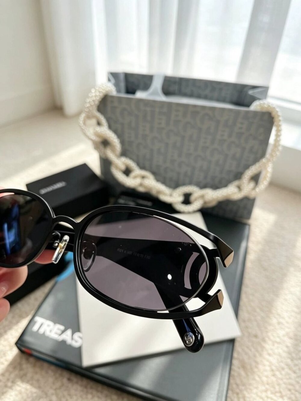 NWT NIB CHANEL CC Logo Oval Sunglasses Black Gold Silver Authentic - Picture 2 of 6